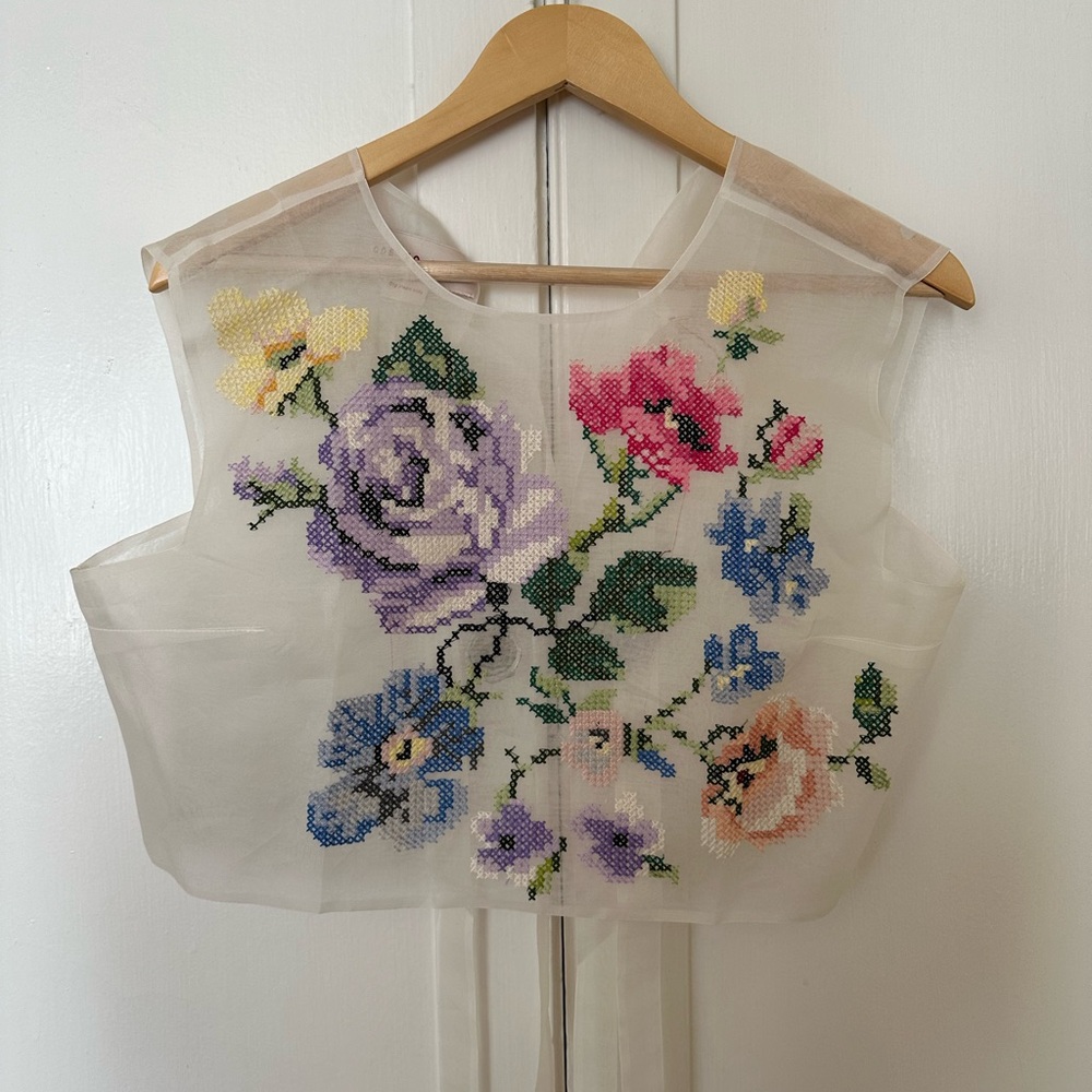 Ode to Odd Daphne bib - Picture 4 of 5